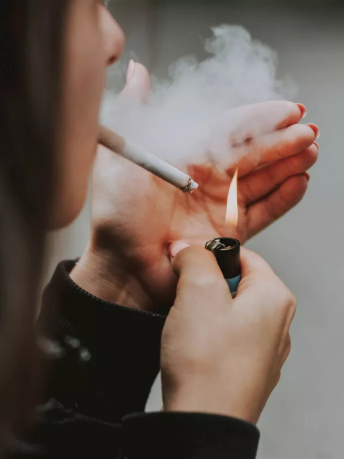 Hiába emelik az árát, arányaiban mégis olcsóbbá vált a cigi Írországban