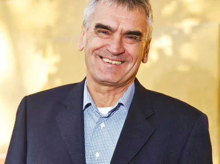 Ez folyamatosan fejlődő, élő ipar