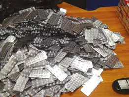 Gyógyszert és cigarettát is találtak
